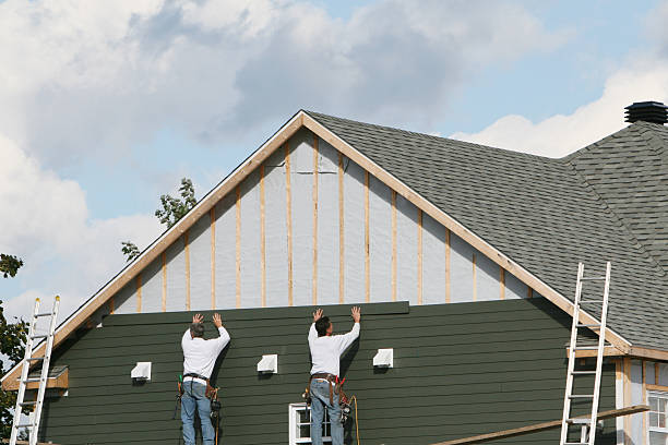 Professional Siding Contractor technician working in Franklin Park, IL